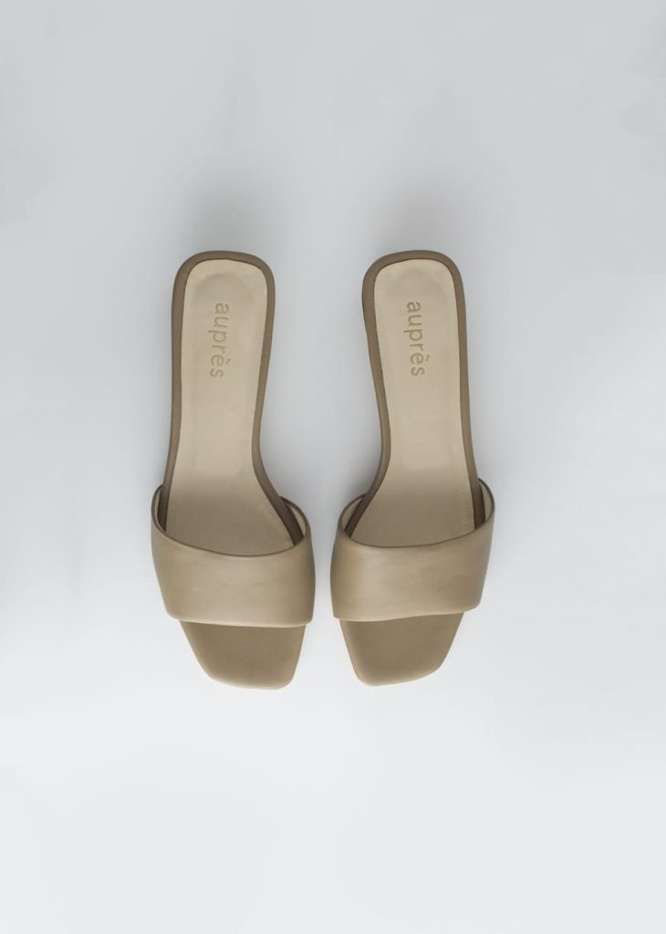 auprès | Lóri Dune - Beige leather slide sandals